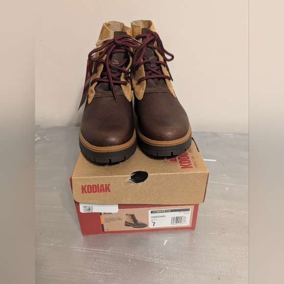 NWT Kodiak Atlin Boots Premium Waterproof Leather & Suede Comfort SZ 7 W - Picture 2 of 12